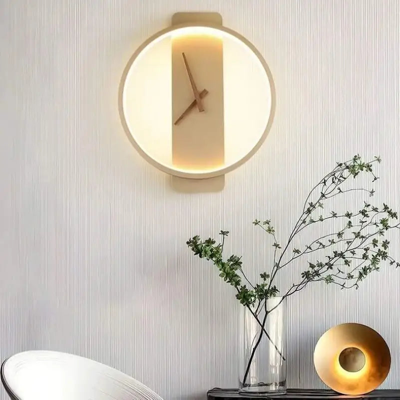 applique murale horloge, luminaire horloge murale, applique murale design, horloge murale lumineuse, applique LED avec horloge, éclairage mural moderne, applique multifonction salon, horloge murale originale, lampe murale avec heure, applique décorative murale, luminaire 2 en 1, applique murale entrée, horloge murale design LED, applique murale pratique, déco murale lumineuse