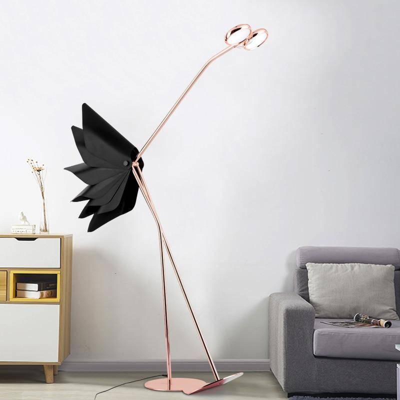 lampadaire autruche, lampadaire animal original, lampe sur pied autruche, luminaire déco animalier, lampadaire excentrique design, lampe autruche grandeur nature, luminaire animal fantaisie, lampadaire artistique intérieur, lampe sculpturale autruche, luminaire décoratif audacieux, lampadaire animalier original, lampe déco exotique, luminaire conversation pièce, éclairage original animal, lampadaire décor animal