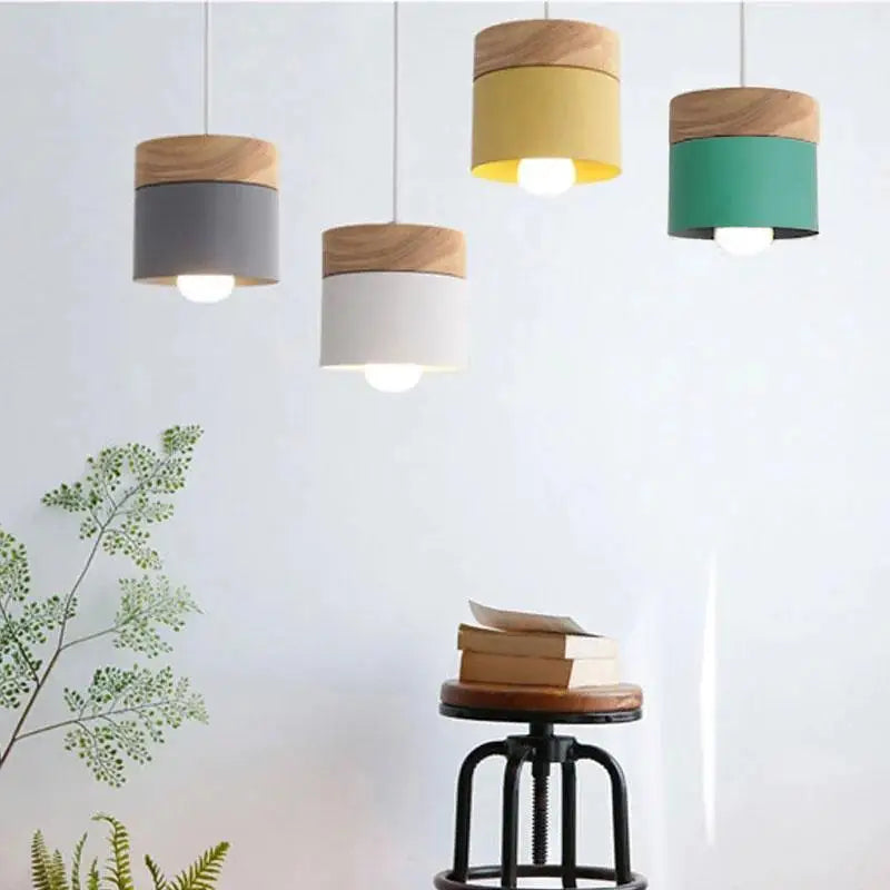 lampe suspendue scandinave, suspension design nordique, luminaire style scandinave, lampe en bois suspendue, éclairage suspendu moderne, suspension minimaliste épurée, luminaire cuisine scandinave, suspension salle à manger bois, lampe suspendue blanche, suspension nordique métal bois, éclairage intérieur nordique, suspension chambre design, lampe suspendue moderne salon, suspension scandinave ajustable, luminaire suspendu naturel