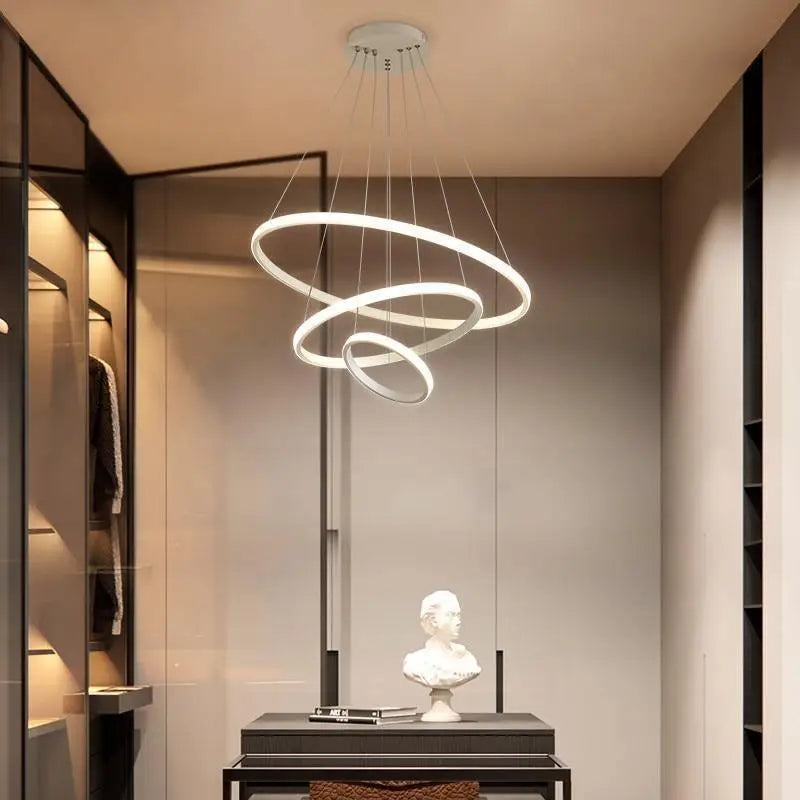 suspension luminaire design, lampe suspendue salon moderne, luminaire cercle plafond, suspension ronde contemporaine, éclairage design intérieur, suspension élégante métal, lampe cercle LED salon, luminaire moderne blanc ou noir, suspension minimaliste circulaire, éclairage salon haut de gamme, lampe plafond décorative, suspension lumineuse cercle, suspension géométrique moderne, lampe suspendue ajustable, luminaire cercle décoratif