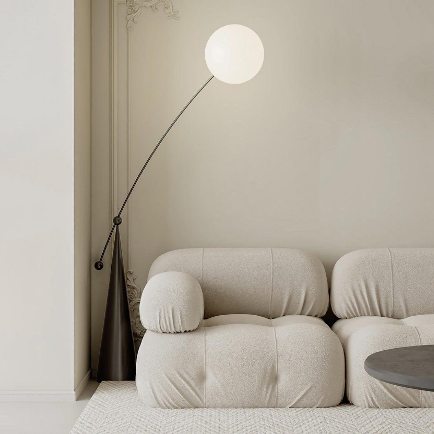 lampadaire boule verre, lampadaire design moderne, lampe sur pied en verre, luminaire d'ambiance salon, éclairage doux et homogène, lampadaire contemporain, lampadaire salon élégant, lampadaire en verre sphérique, lampe boule LED, lampadaire décoratif chambre, lampadaire style scandinave, luminaire en verre et métal, lampadaire avec variateur, éclairage intérieur moderne, coin lecture lumineux