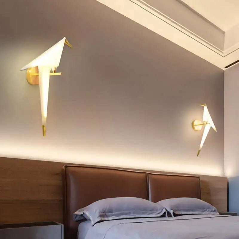 applique murale design oiseau, applique murale originale, luminaire mural poétique, décoration murale lumineuse, applique oiseau chambre, éclairage mural artistique, lampe murale en forme d’oiseau, applique murale nature, applique murale décorative LED, luminaire mural créatif, applique murale pour salon, applique murale moderne, applique murale entrée élégante, éclairage mural couloir, applique murale style scandinave