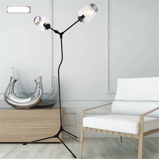 lampadaire verre soufflé, luminaire design artisanal, lampe en verre soufflé, éclairage haut de gamme, lampadaire élégant salon, éclairage en verre soufflé, lampe déco chambre, luminaire en verre artisanal, lampadaire lumière douce, design luminaire contemporain, lampadaire esthétique salon, verre soufflé fait main, lampe artistique intérieure, lampadaire écoresponsable, lampe haut de gamme moderne