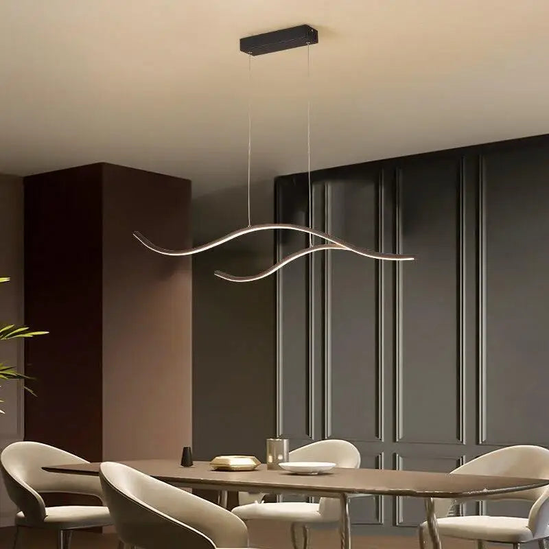 suspension luminaire vague, luminaire ondulé design, suspension acrylique élégante, éclairage forme vague, suspension moderne originale, luminaire fluide plafond, suspension courbes organiques, suspension vague LED, lampe suspension design mer, luminaire inspiration océan, suspension vague salon, suspension décorative fluide, luminaire haut de gamme vague, suspension douce lumière, suspension moderne ondulée
