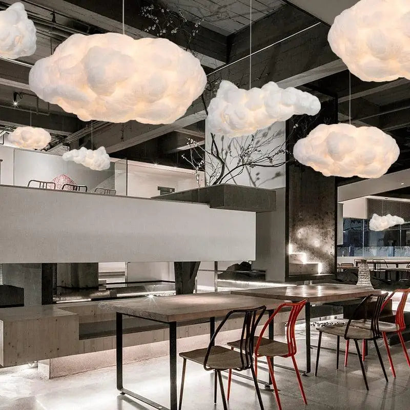 suspension nuage, luminaire suspendu design, suspension poétique chambre, lampe nuage plafond, luminaire doux et apaisant, suspension décorative salon, éclairage onirique, suspension légère et vaporeuse, luminaire inspiré nature, suspension plafond nuage, suspension chambre enfant, suspension textile douce, lampe nuage moderne, suspension nuage scandinave, éclairage cocooning
